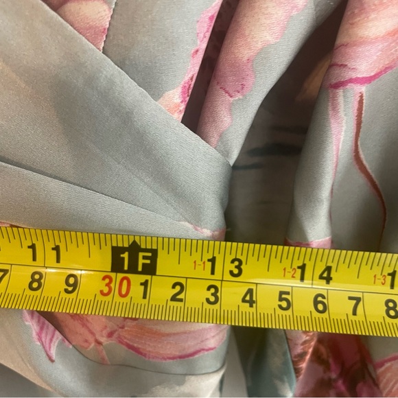 EXPRESS NWT Floral Satin Bow Back Crop Top - Sage Green Pink Size 2 - Picture 13 of 13